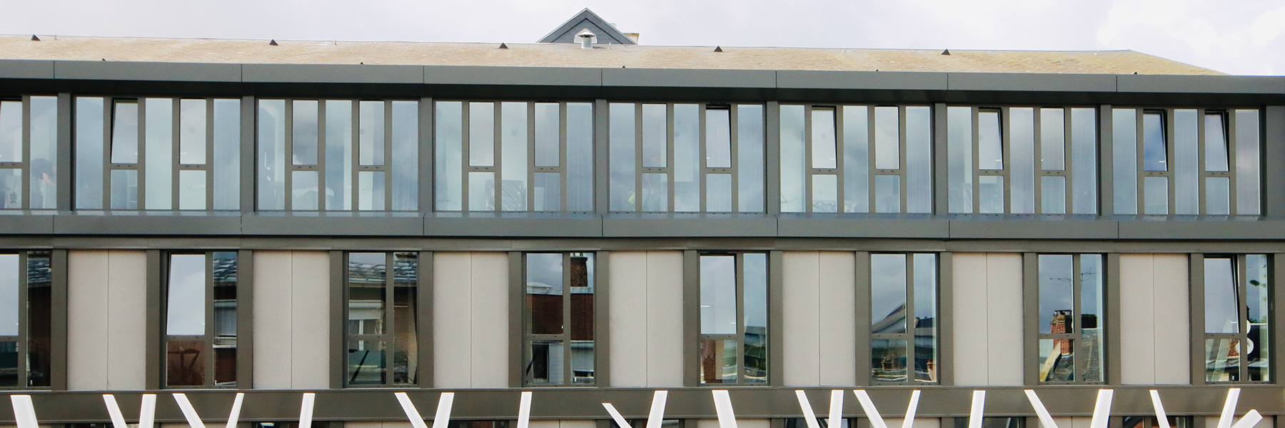 Bannière 110 logements étudiants 23 logements en résidence tourisme 300 m² de locaux et services partagés